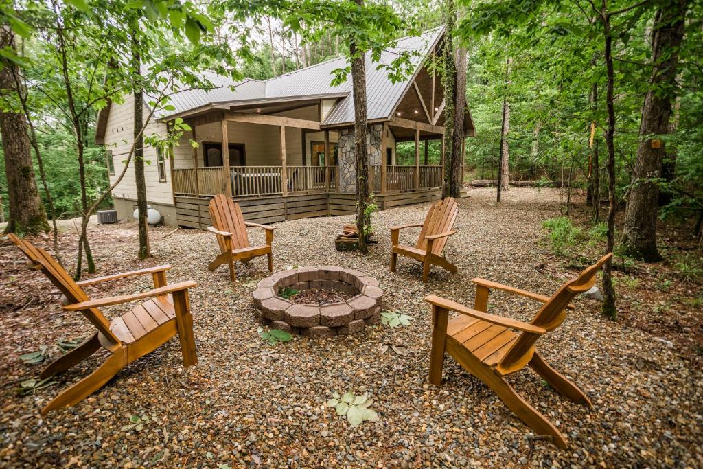 BRAND NEW! "The Roosevelt" Couples Cabin adjacent to National Forest image