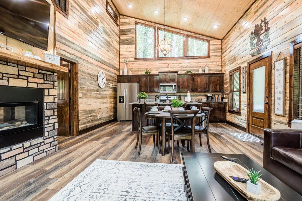 Brand New Calvert's Copper Cabin for Couples, Hot Tub, Free Firewood photo 4