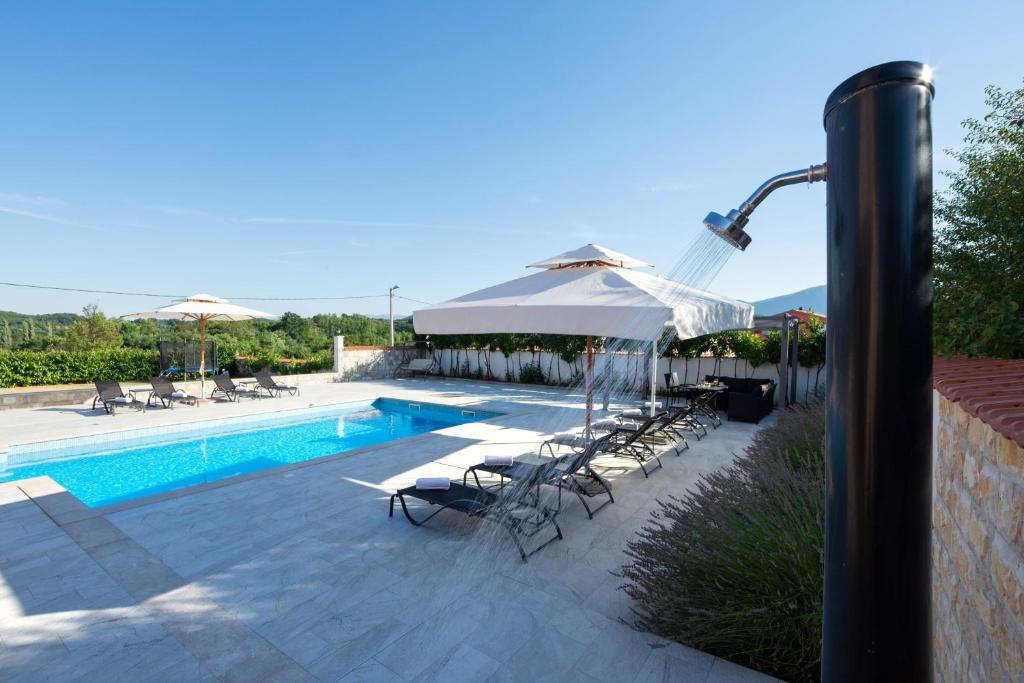 Vacation villa Matic with 7 bedrooms photo 3