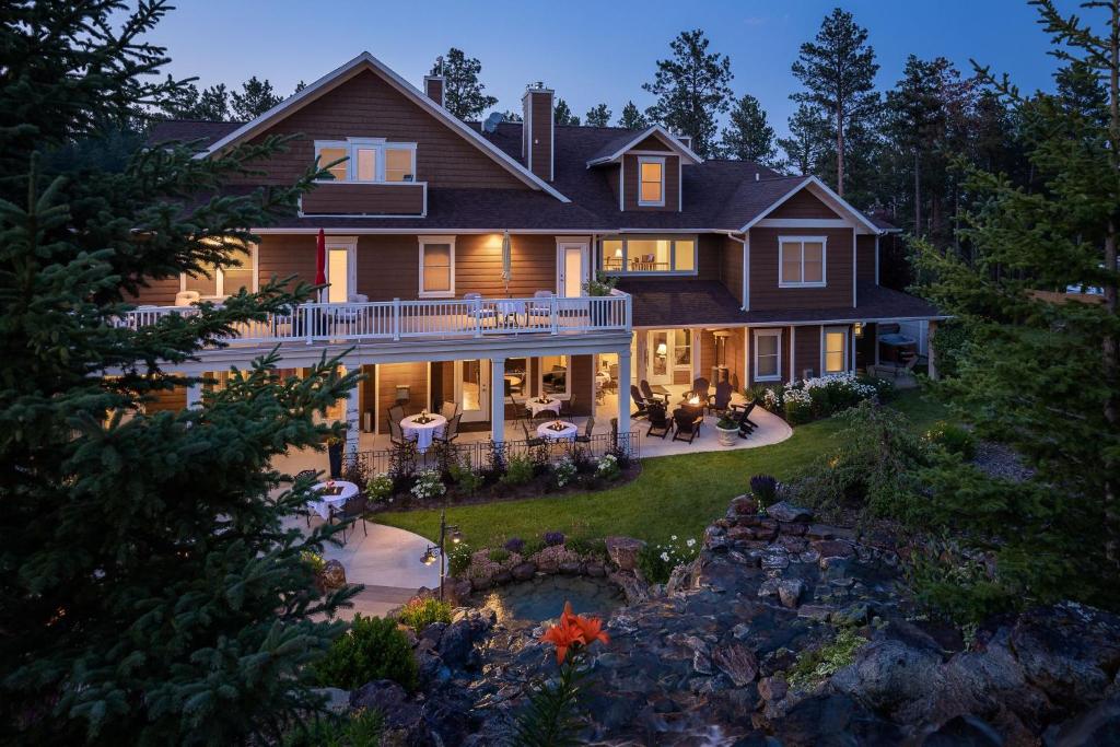 Summer Creek Inn image