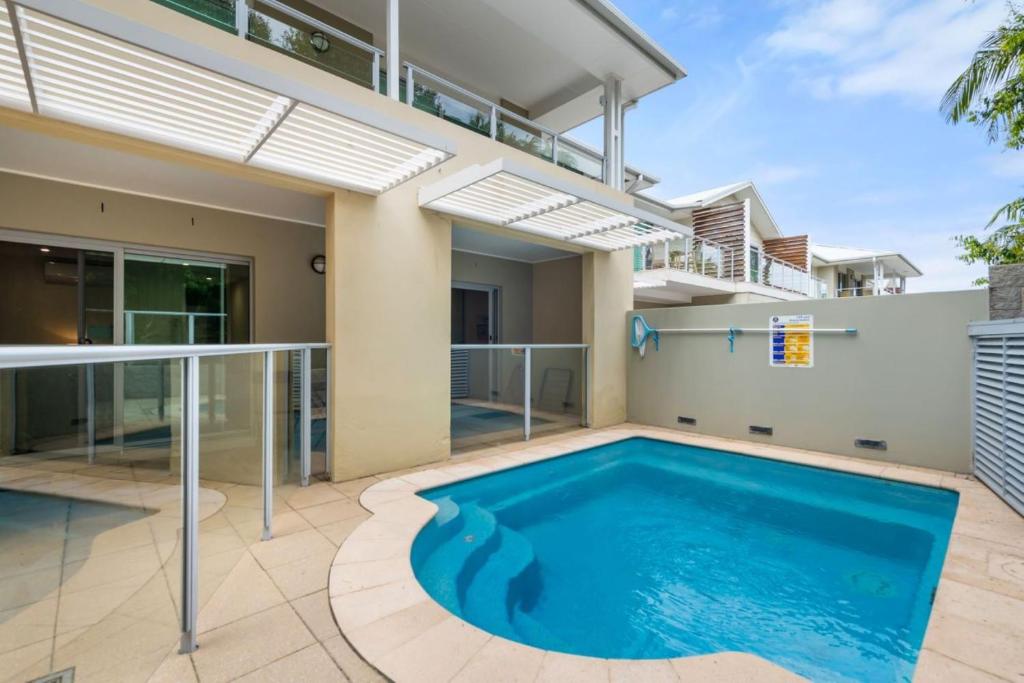 Pacific Blue 520 private pool air conditioning and Wi Fi photo 1