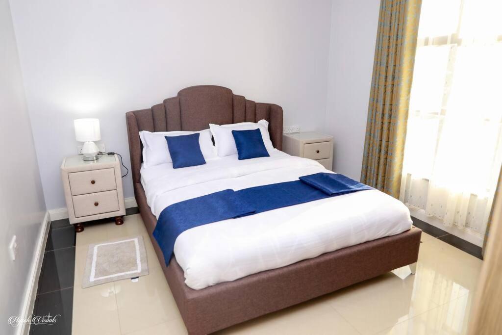 Luxe Furnished Premium Unit photo 1
