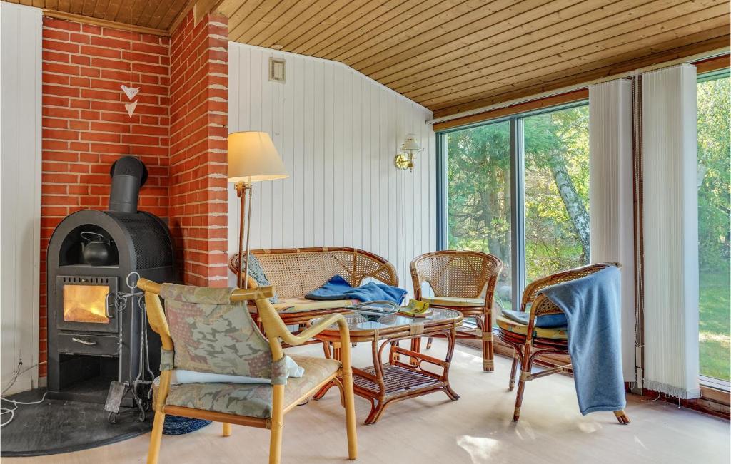 Nice Home In Hjby With 3 Bedrooms And Wifi photo 2