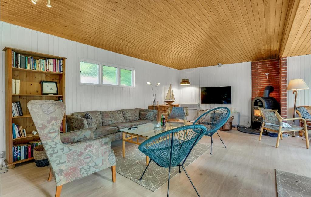Nice Home In Hjby With 3 Bedrooms And Wifi photo 3