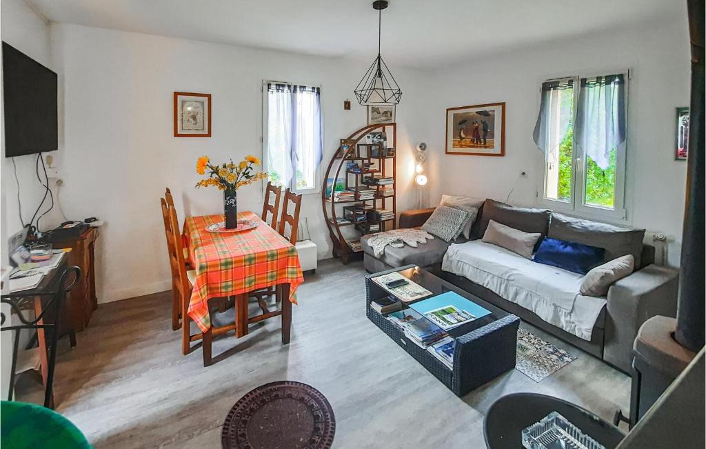 Awesome Home In Vannes With 2 Bedrooms And Wifi photo 4
