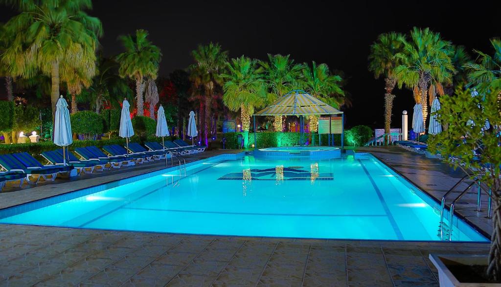Sandy Beach Hotel & Resort - Tap to explore photos