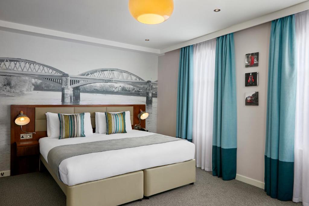 Seraphine Hammersmith Hotel - Tap to explore photos