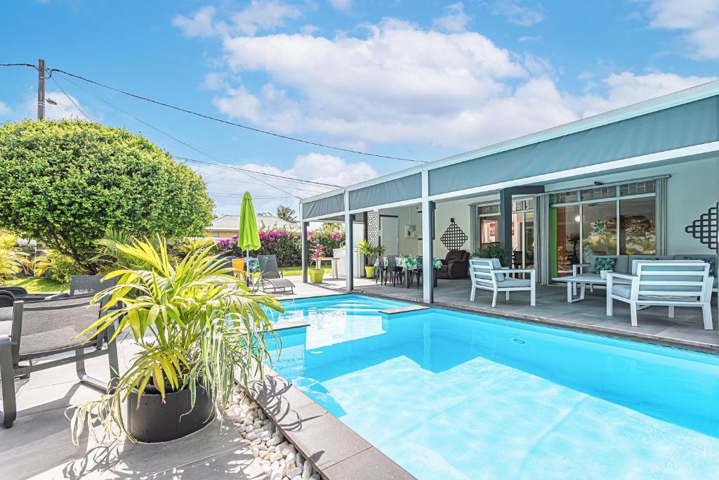 Villa de 3 chambres avec piscine privee jacuzzi et jardin clos a Baie Mahault