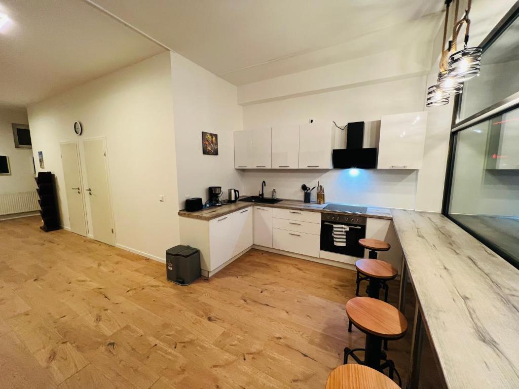 Big Apartment l 18 Beds l Free Parking l WiFi l photo 1