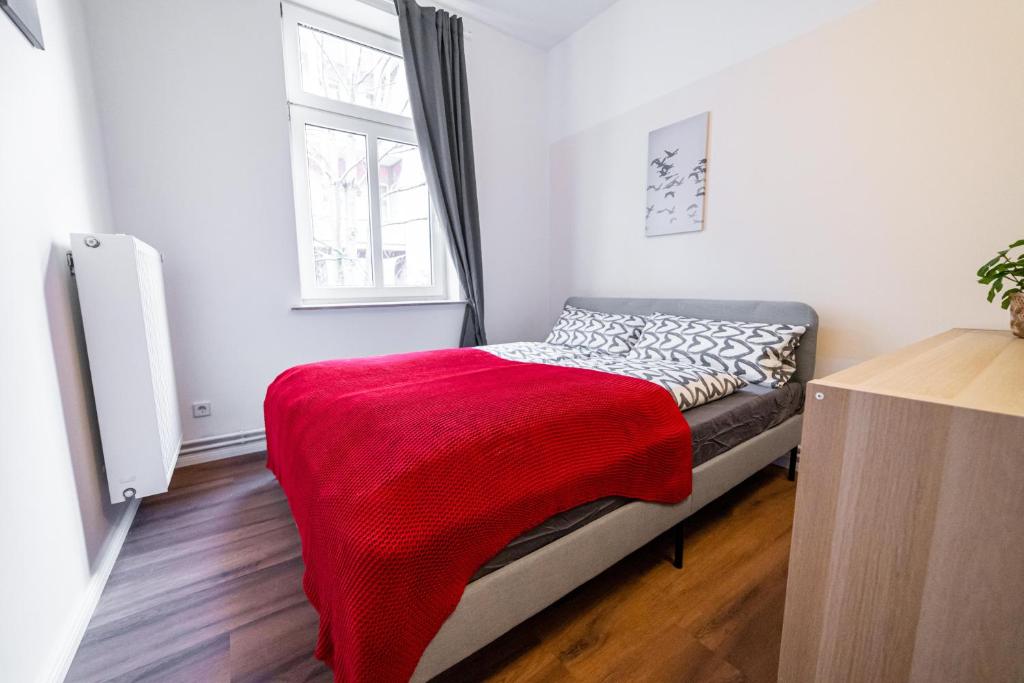 FULL HOUSE 3 Bedroom Apartment Halle NH14 photo 1