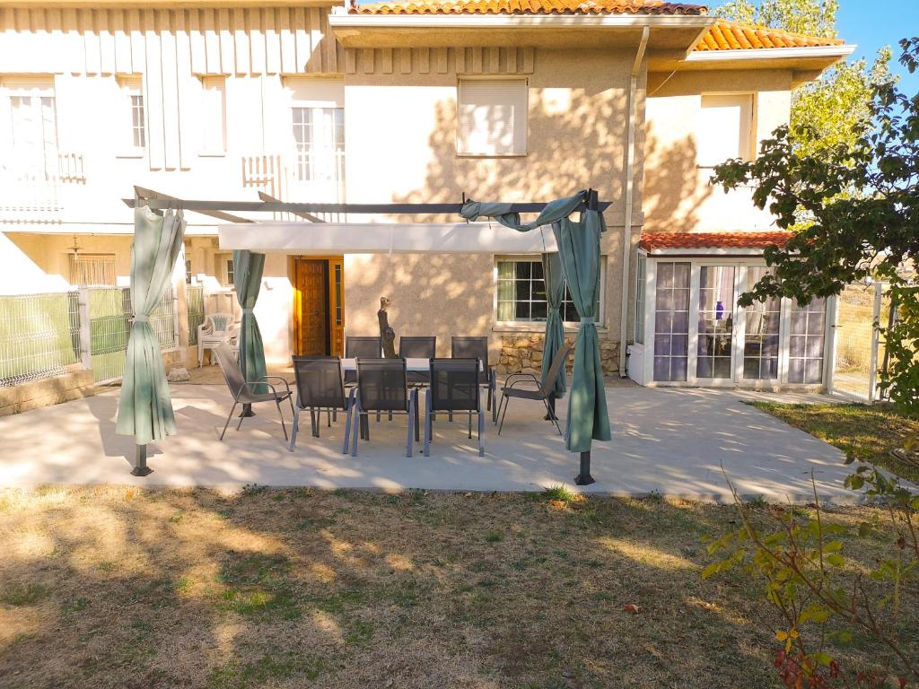 Agradable casa con jardín: Casasola photo 3
