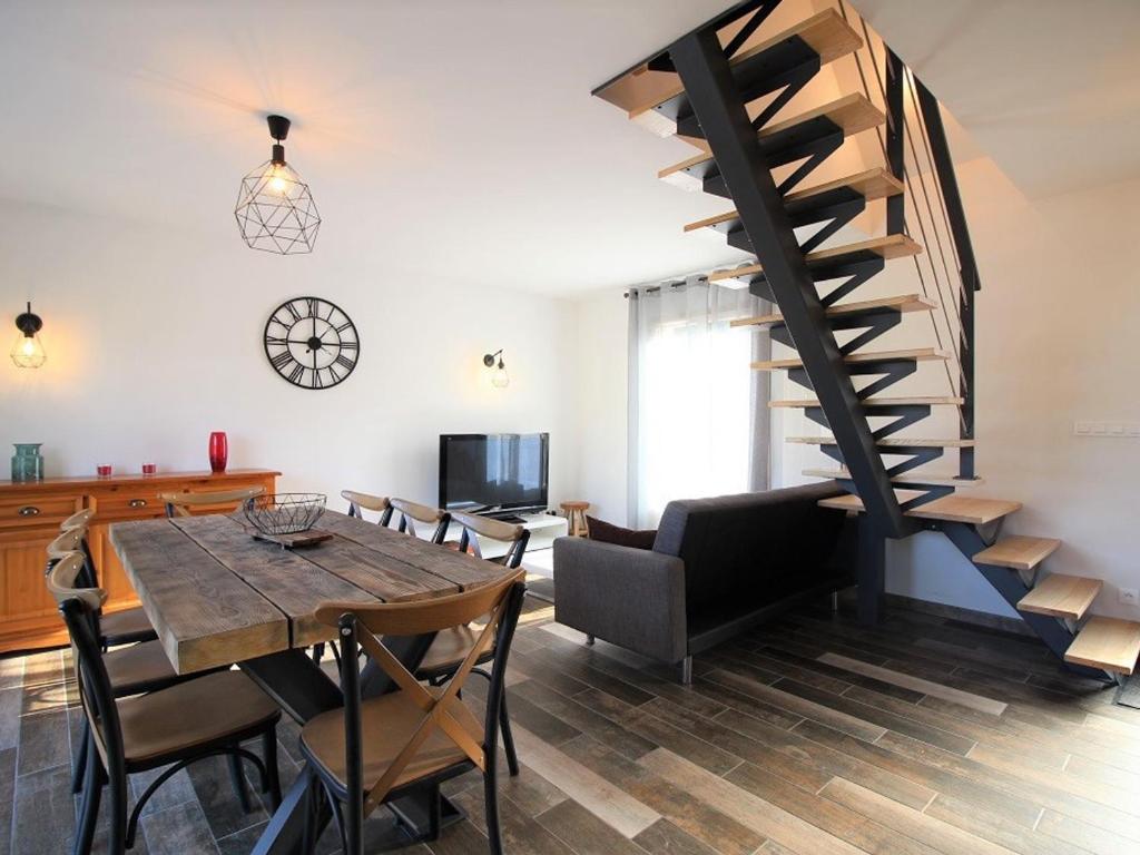 Maison La Bourboule, 3 pièces, 8 personnes - FR-1-608-203 photo 1