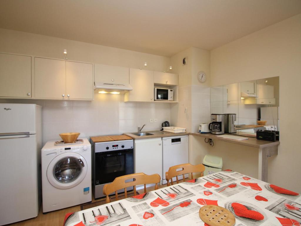 Appartement La Bourboule, 3 pièces, 4 personnes - FR-1-608-53 photo 3