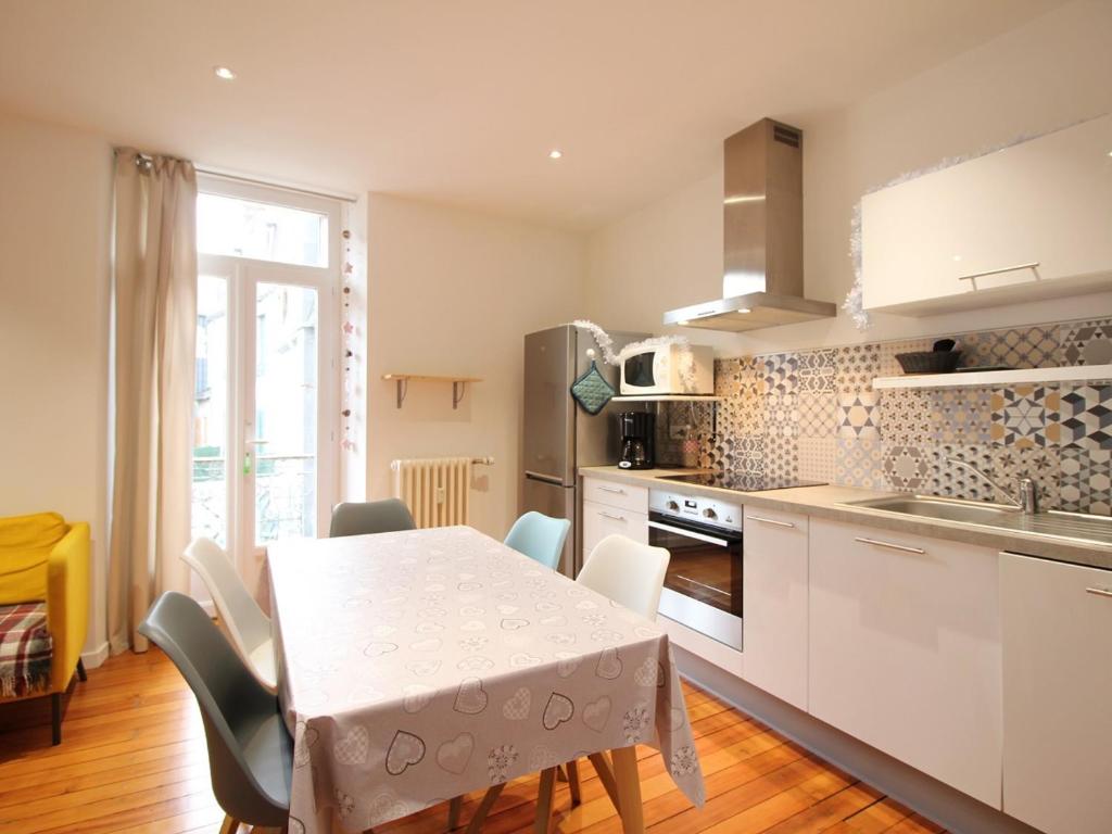Appartement La Bourboule, 3 pièces, 5 personnes - FR-1-608-96 photo 2