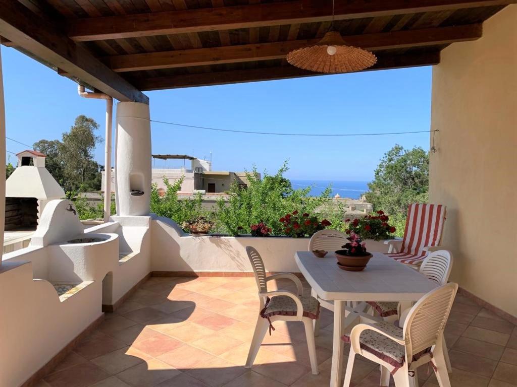 Casa Il Girasole, panoramica e a pochi passi dal centro di Malfa photo 2