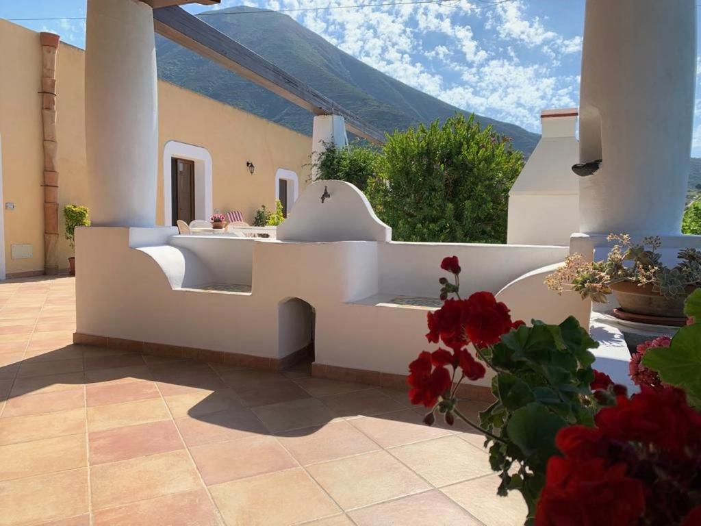 Casa Il Girasole, panoramica e a pochi passi dal centro di Malfa photo 4