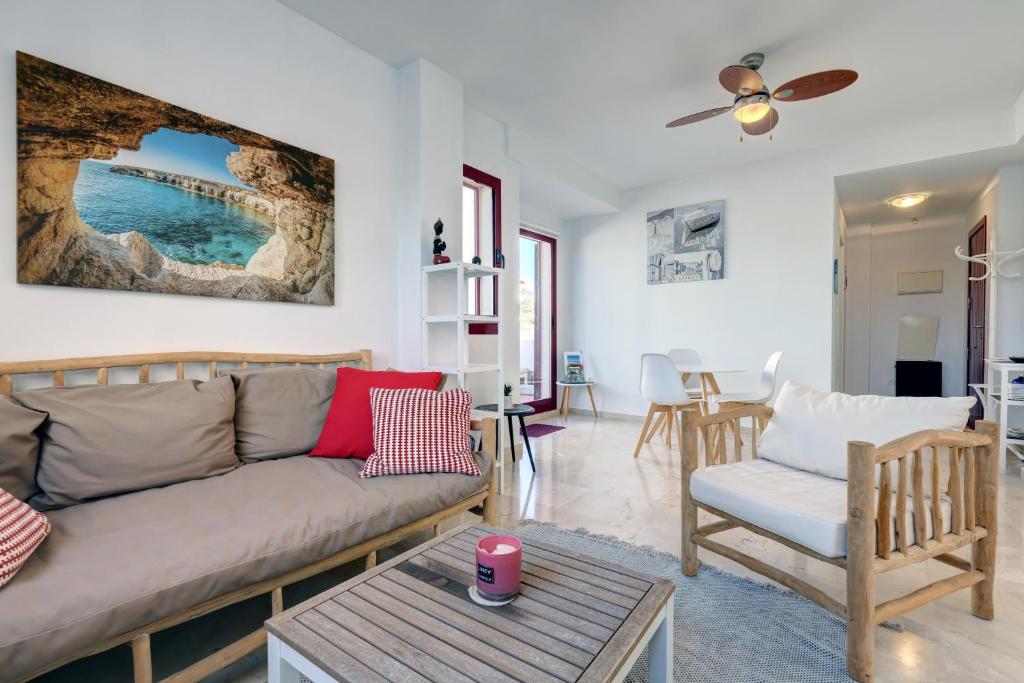 Beautiful penthouse with sea views photo 3