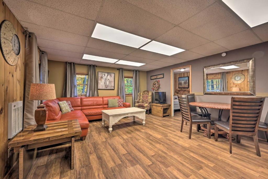 John Wayne Apartment - Deck, BBQ, Horses On-Site