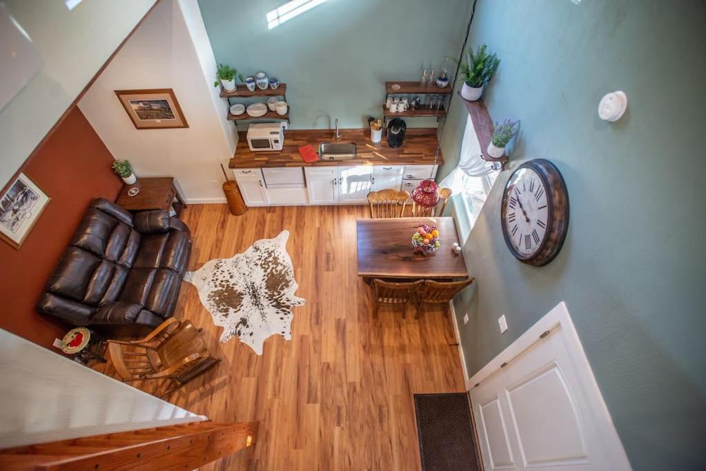 Cowbell Cabin 15min to Downtown Waco photo 4