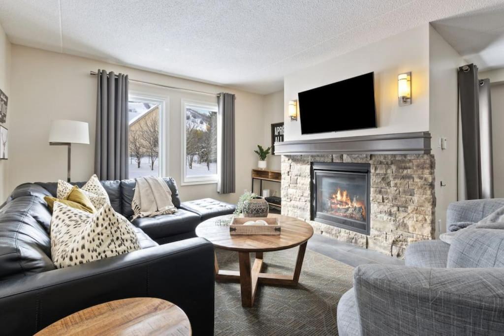 Blue Mountain Chalet Condo with Amazing Location