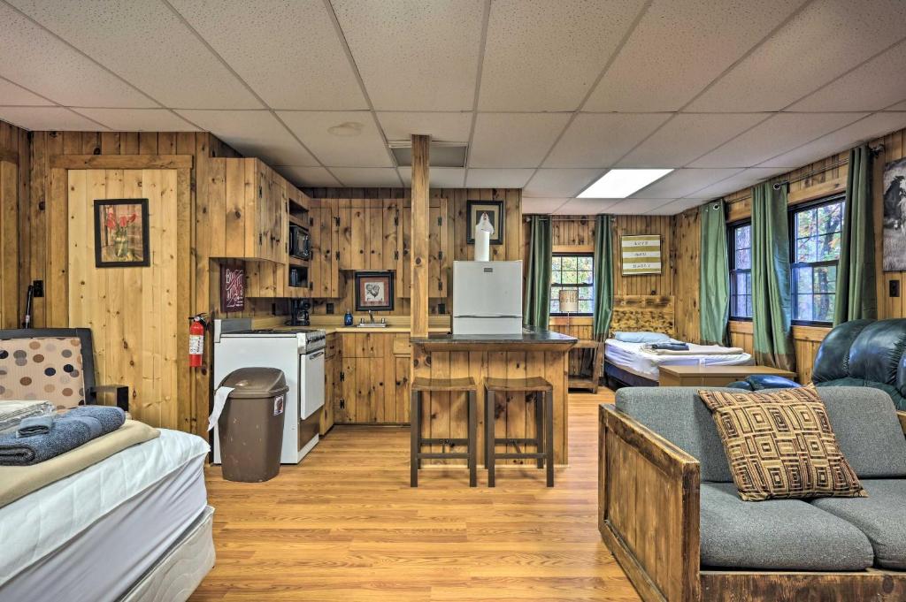 Cheyenne Ranch Apt with 50 Acres by Raystown Lake photo 2
