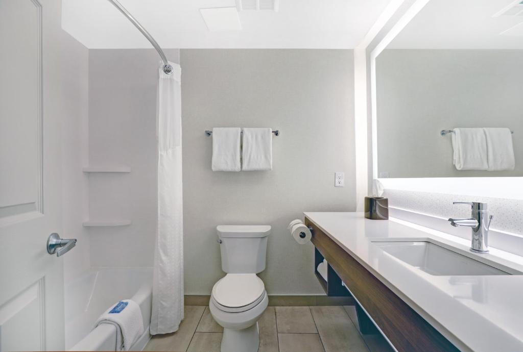 Holiday Inn Express Whitby Oshawa, an IHG Hotel photo 2