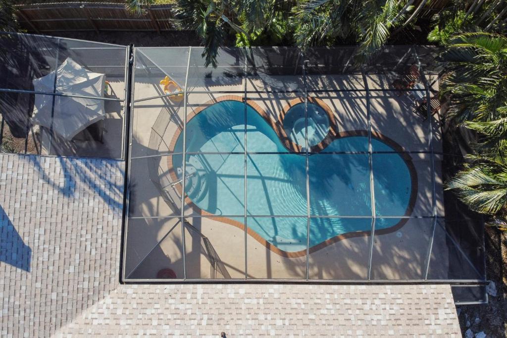 Cozy Family Getaway. Heated Pool and Spa image
