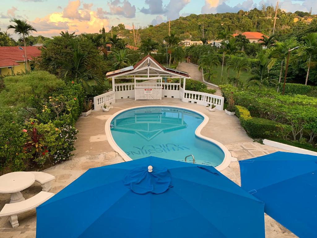 Whistling Villa Runaway Bay photo 1