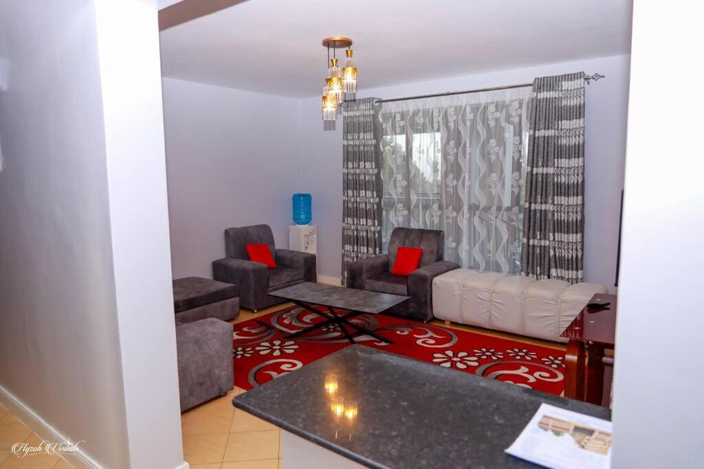 Luxe Furnished Apartments Unit 9 photo 2