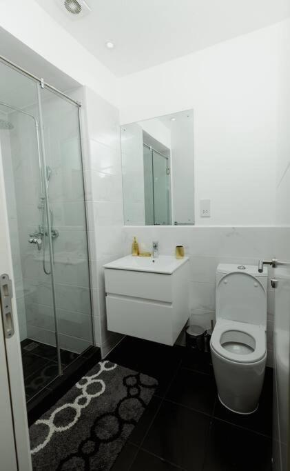 Enjoy Luxury Studio w/Pool @Embassy Gardens photo 3