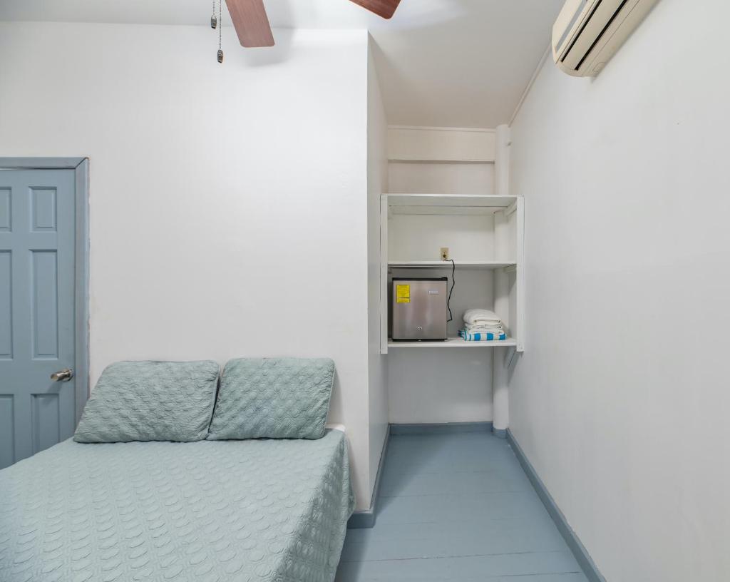 Comfy & Cozy Studio near Beaches & Restaurants