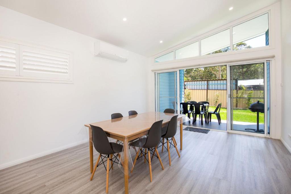 Sanctuary Blue Pet Friendly 5 Mins to Hyams Beach photo 2