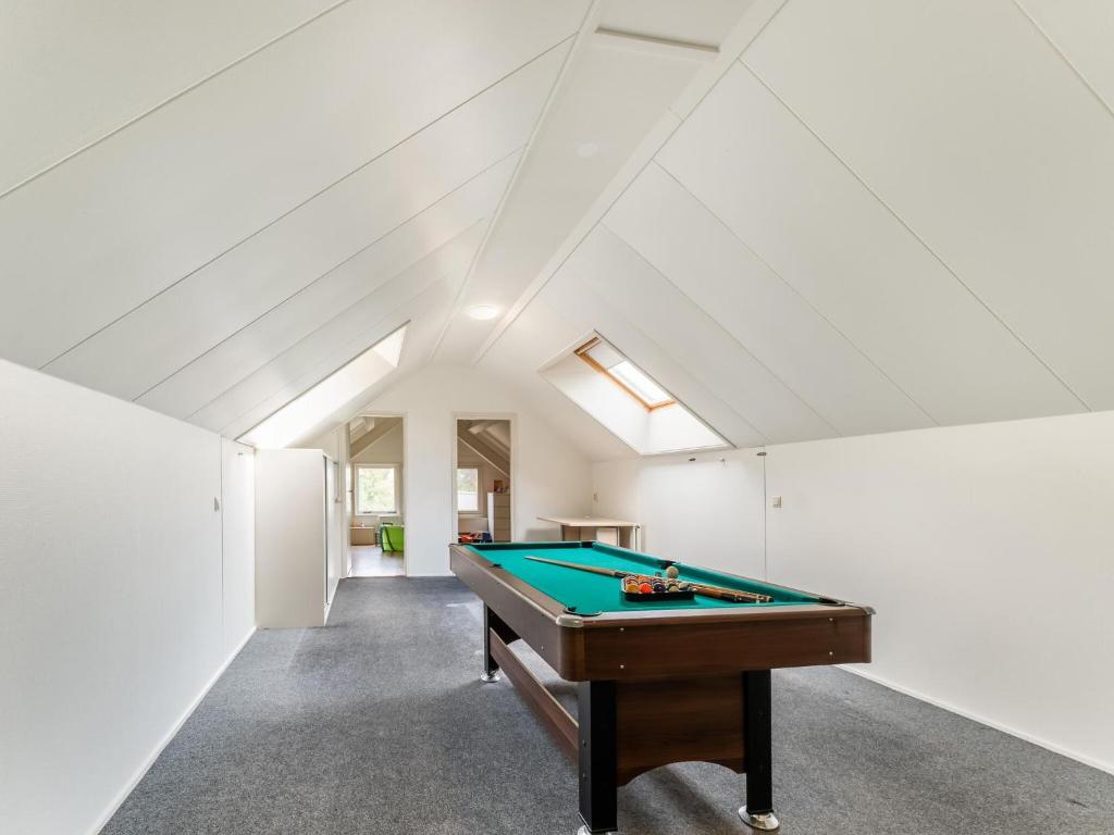 Farmhouse in the Achterhoek with hot tub and beach volleyball photo 3