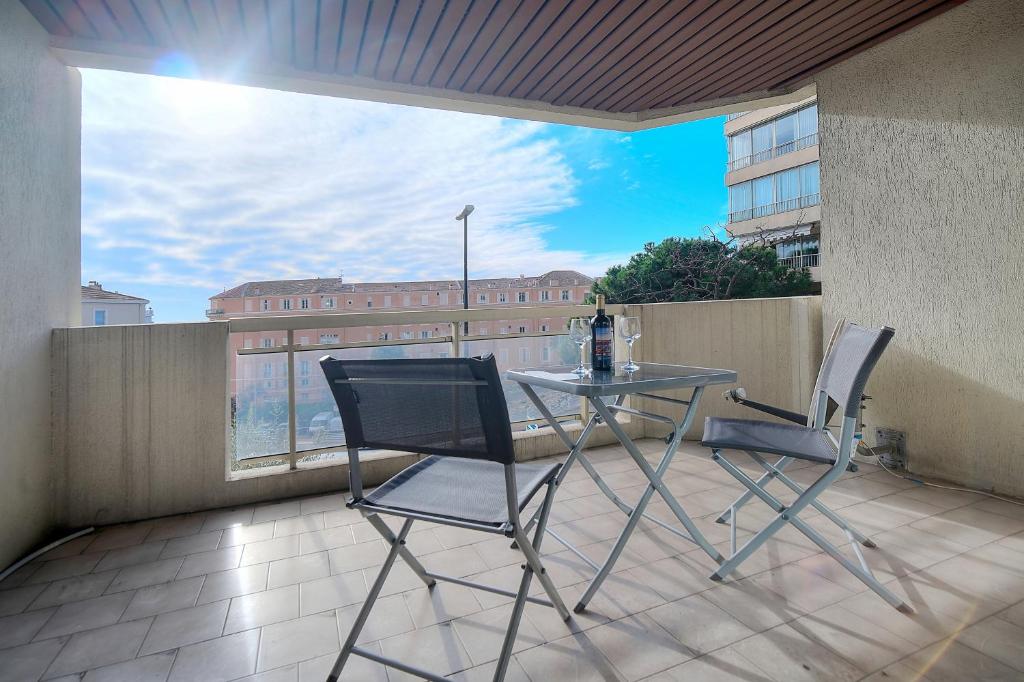 Very pleasant 2 rooms garage near the beaches