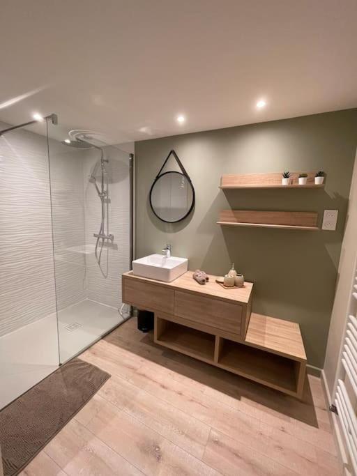 Suite cosy au cœur de Vinzelles proche Mâcon Tout équipé avec salon d'extérieur photo 4