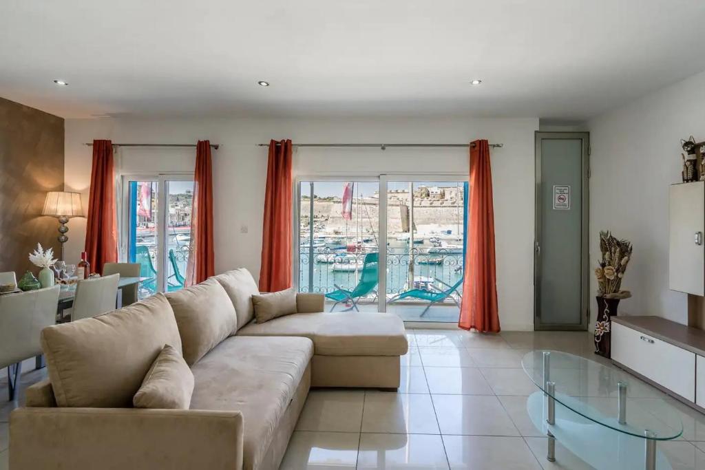 Modern apt Kalkara seafront! photo 4