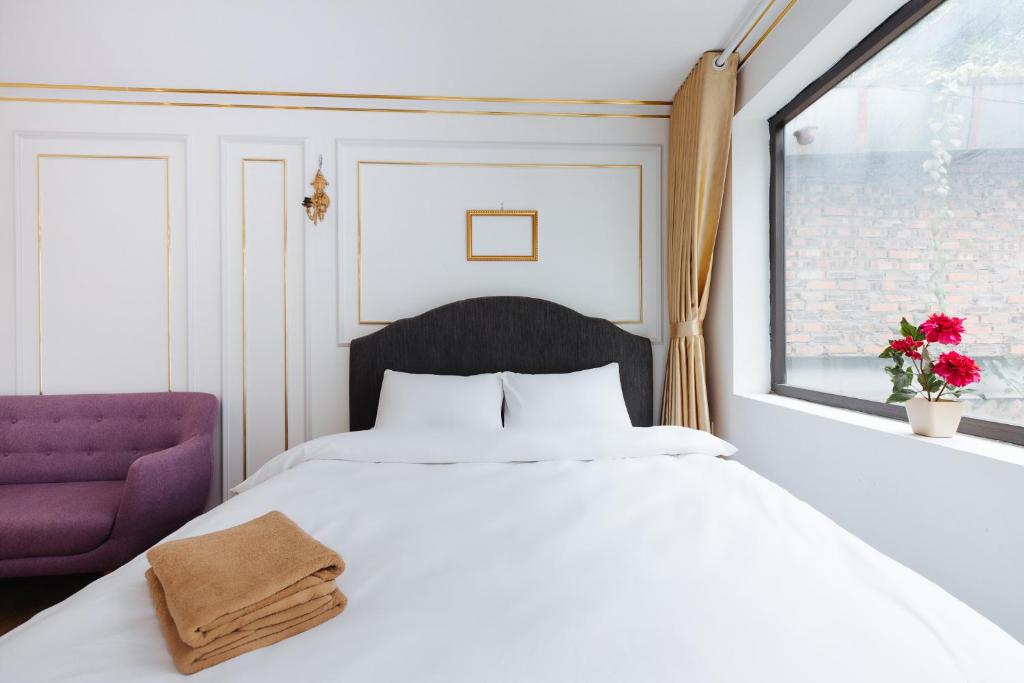 6 Le Thanh Tong Building