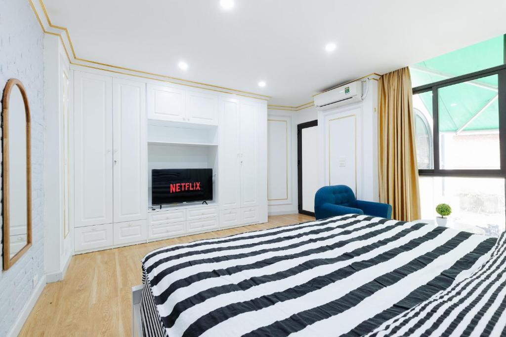 6 Le Thanh Tong Building