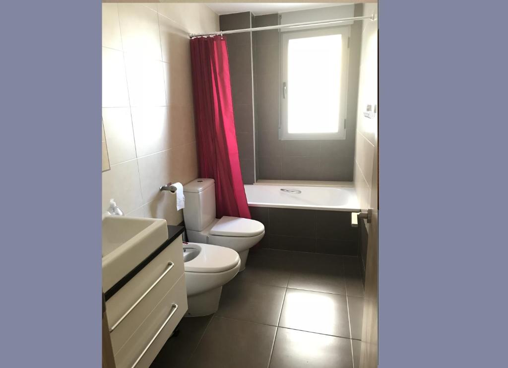 Stunning 2-Bed Apartment in Pego photo 4