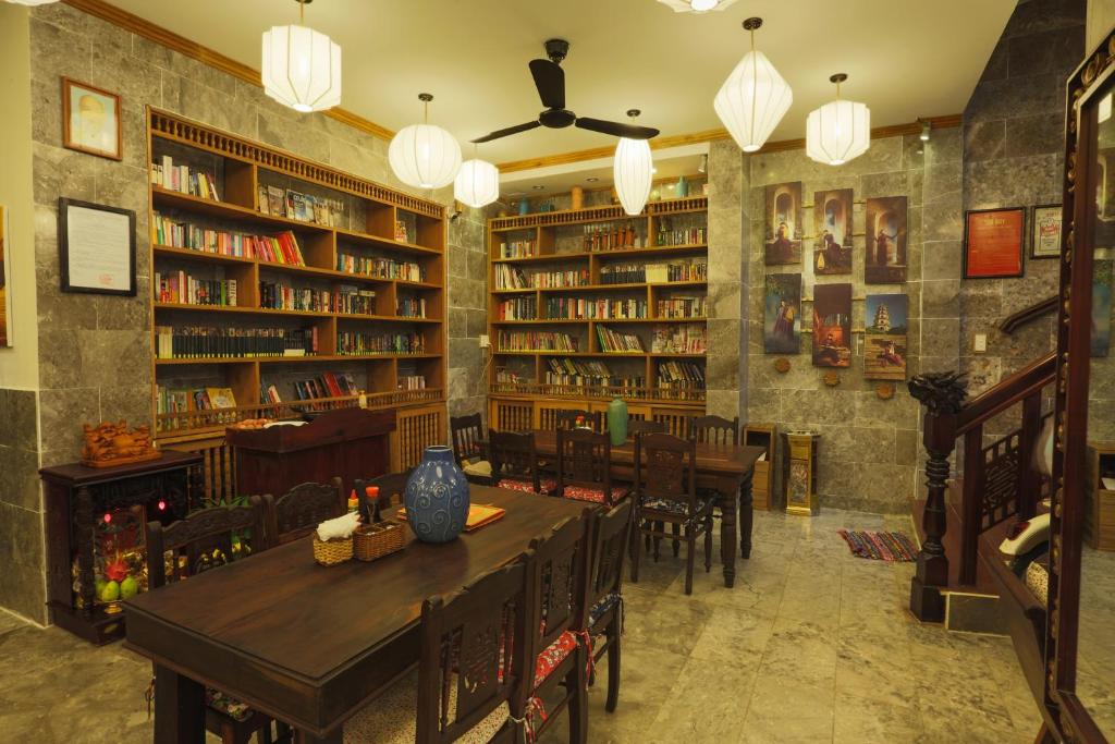 Vinh Hưng Library Hotel