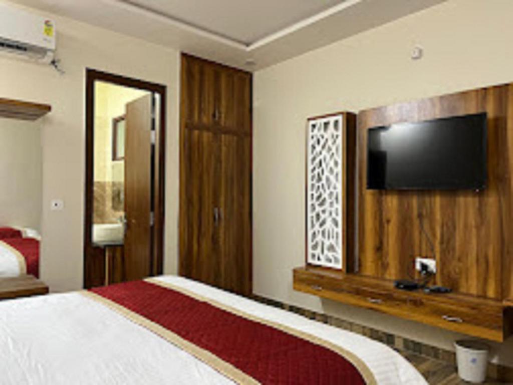 Hotel Taj Sarovar By WB Inn photo 3