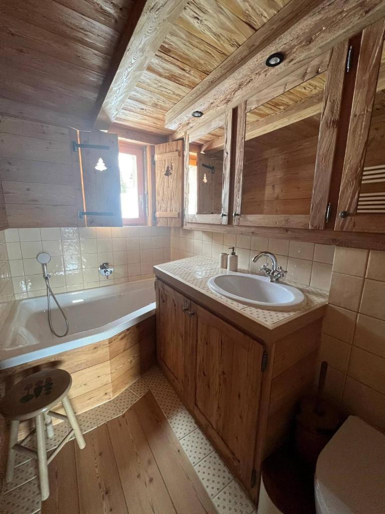Ski in Ski Out Superb Attic Apartment in Les Esserts photo 1