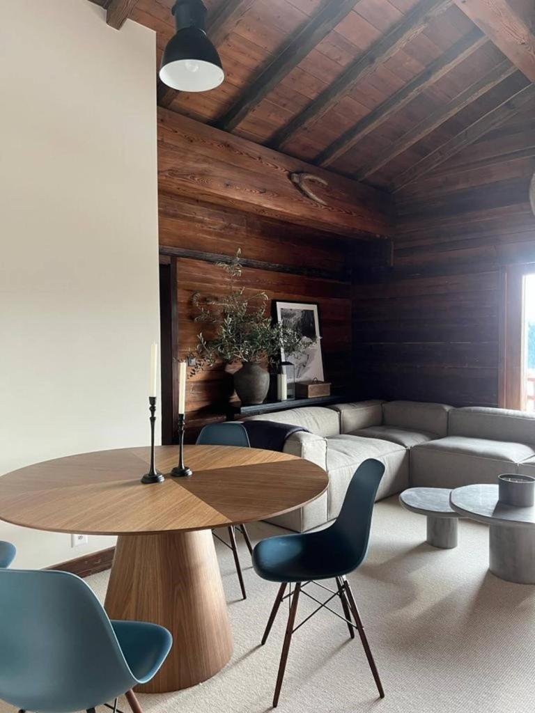 Ski in Ski Out Superb Attic Apartment in Les Esserts photo 2