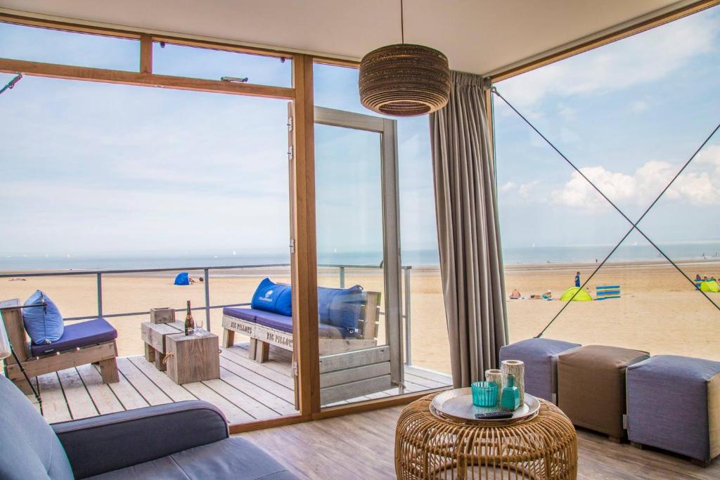 Strandhuis, Beachhouse - Slapen op het strand, Sleep at the beach photo 2