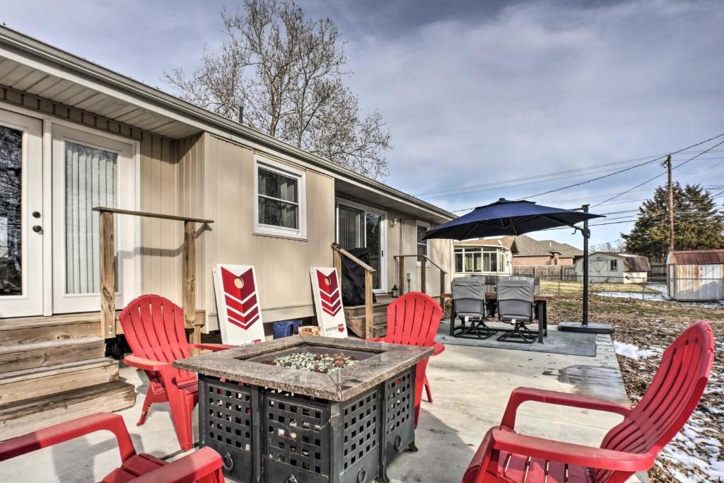 Family-Friendly Springfield Home with Yard! photo 2