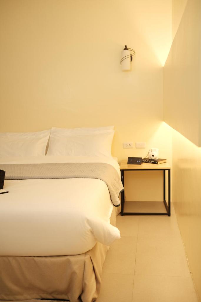 Dosi Hotel PH - Tap to explore photos