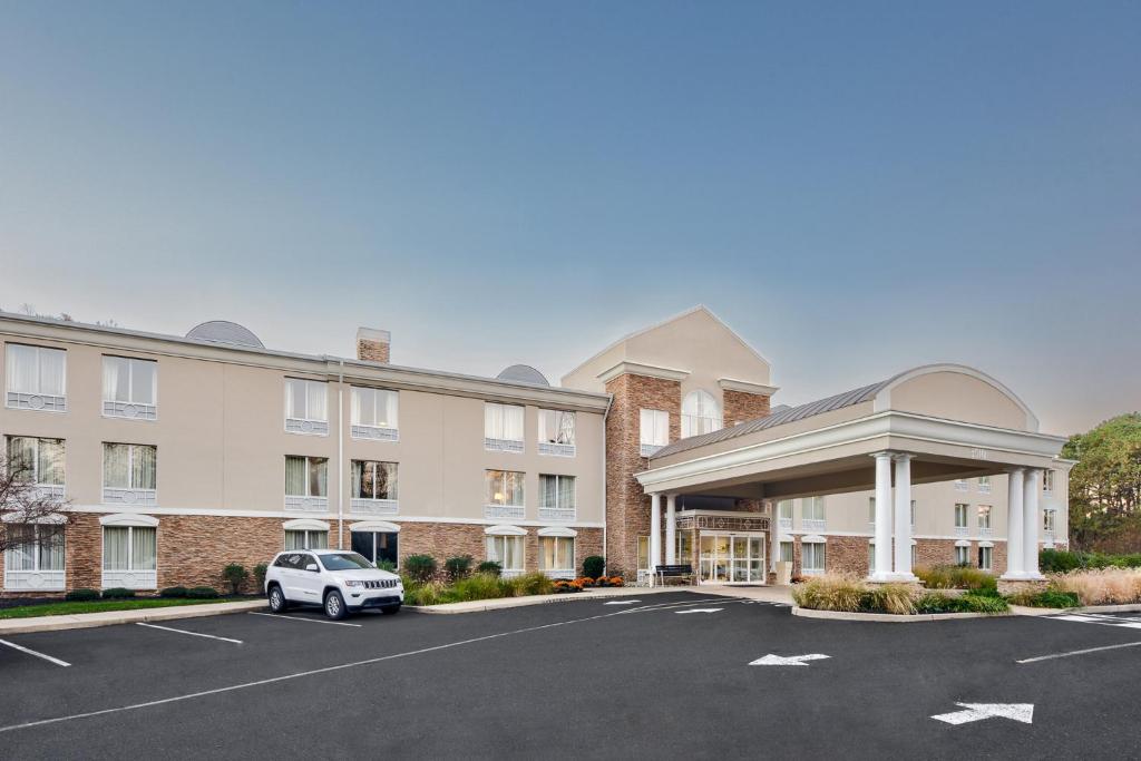 Holiday Inn Express Hotel of Neptune, an IHG Hotel image