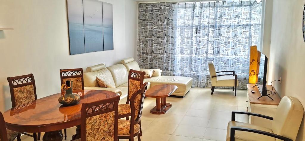 Large apartment with sea view
