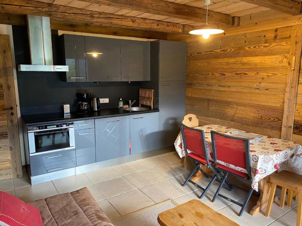 Appartement La Clusaz, 3 pièces, 6 personnes - FR-1-459-28 photo 2