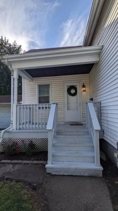 Freshly Renovated 3BR House near Genesis West SAU photo 2